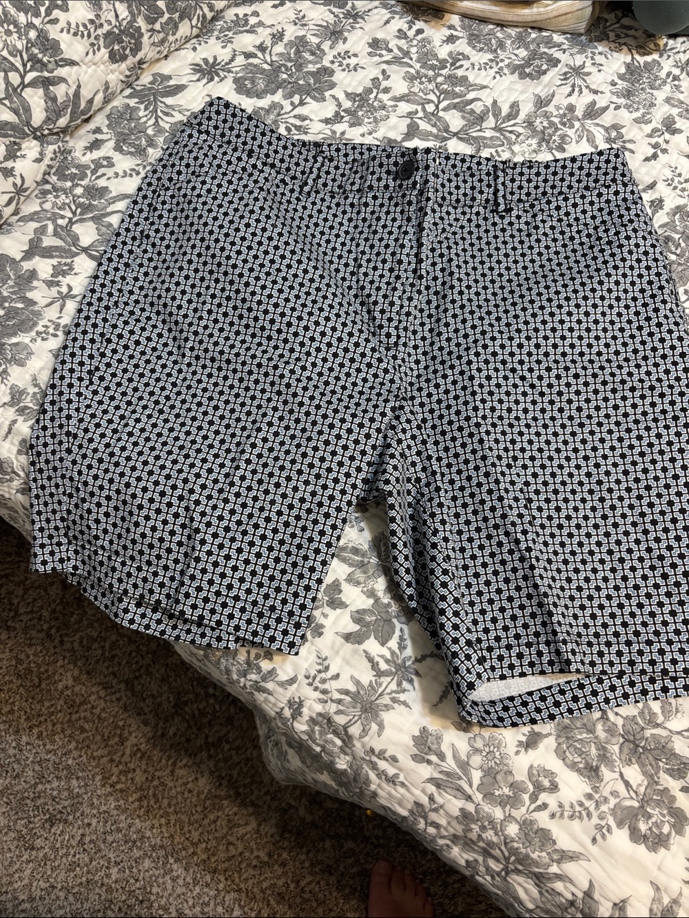 Talbots Black & White Patterned Women's Flat Front Shorts